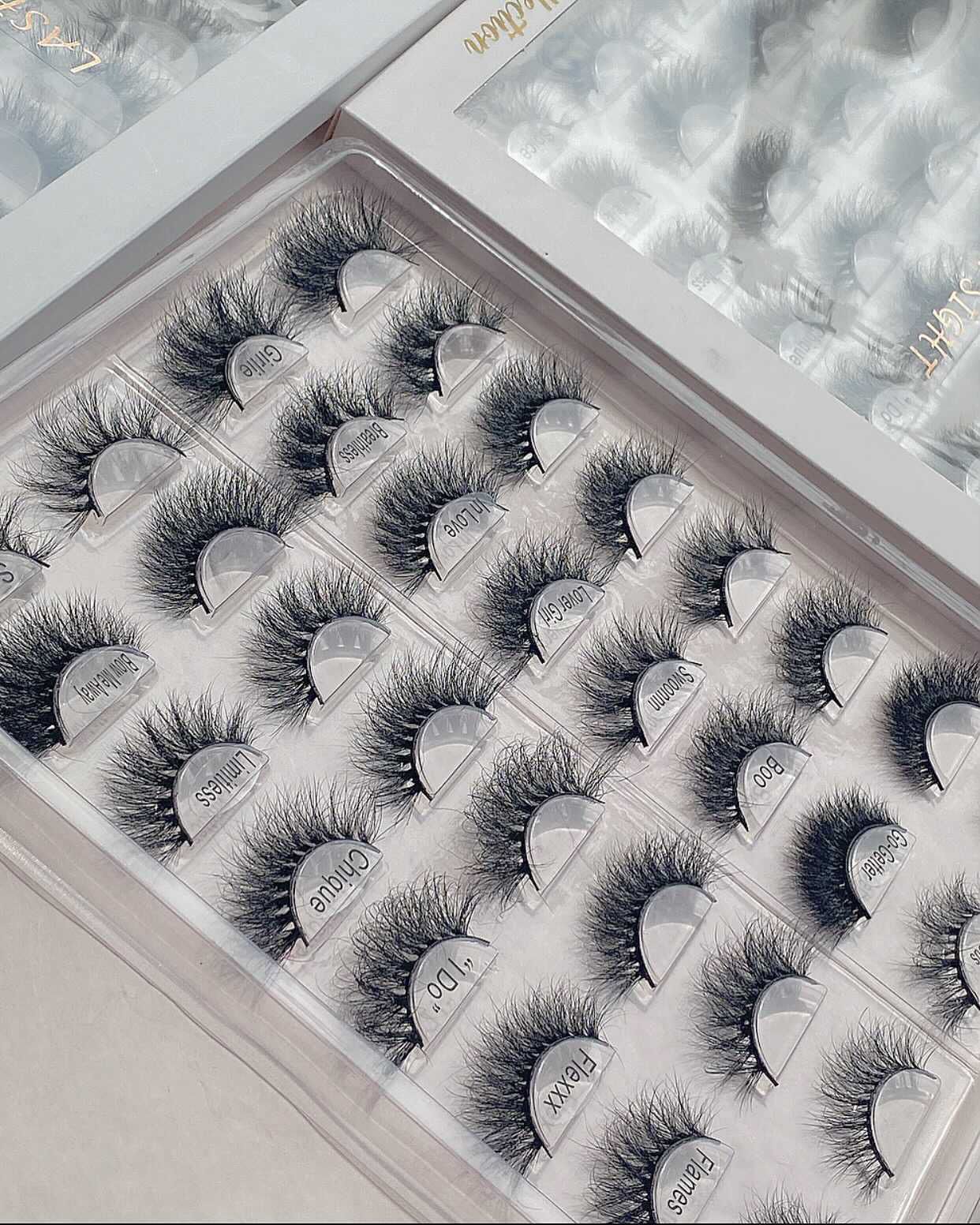 Lash At First Sight (16 in 1)